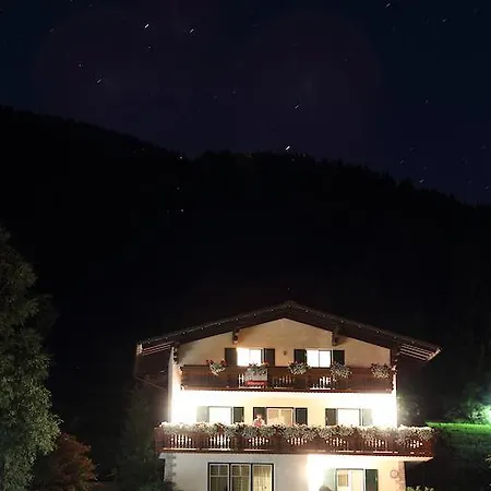 Alpenchalet Basecamp Sankt Martin am Tennengebirge